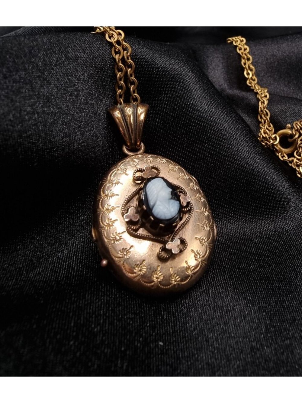 Antique Victorian Gold-Filled Cameo Locket Pendant Necklace